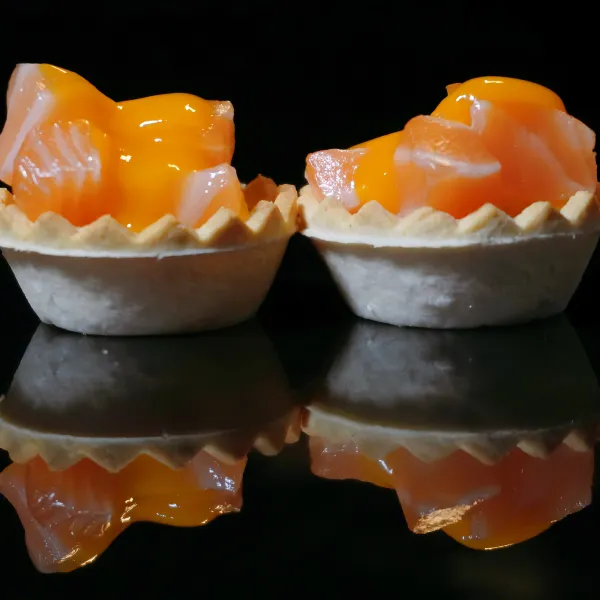 Tartaletas salmón, mango, salsa de mango (2u)