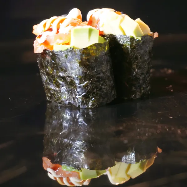 GUNKA Salmón, aguacate, teriyaki (2u)