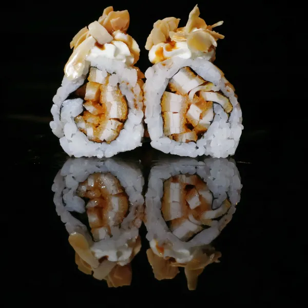 Pollo frito, queso Philadelphia, teriyaki, almendras  (4u)